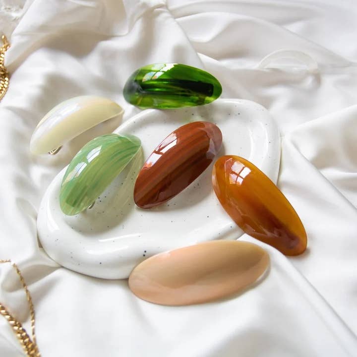 French Elegant Updo Hairpin Clip and other Purchase Wholesale accessori argento. Free Returns & Net 60 Terms on Faire trending on Faire.