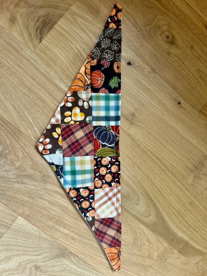 Gewatteerde hondenbandana voor wholesale door Prints by Emily Marie