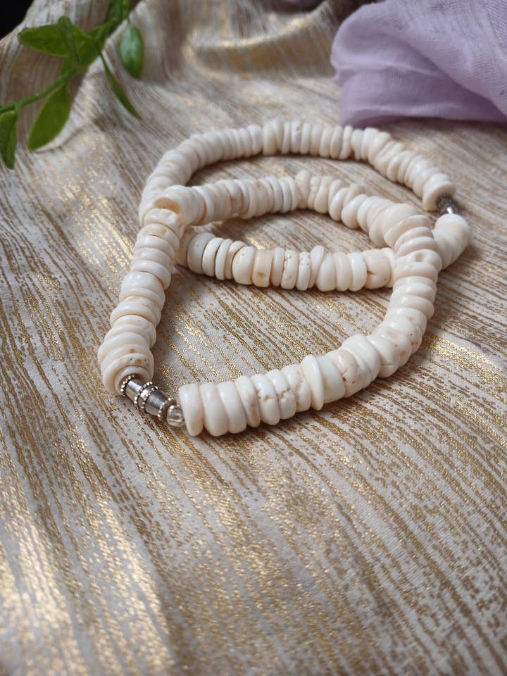 Puka Shell Bracelet: Luck, Protection, Spirituality for wholesale by moon and mantras