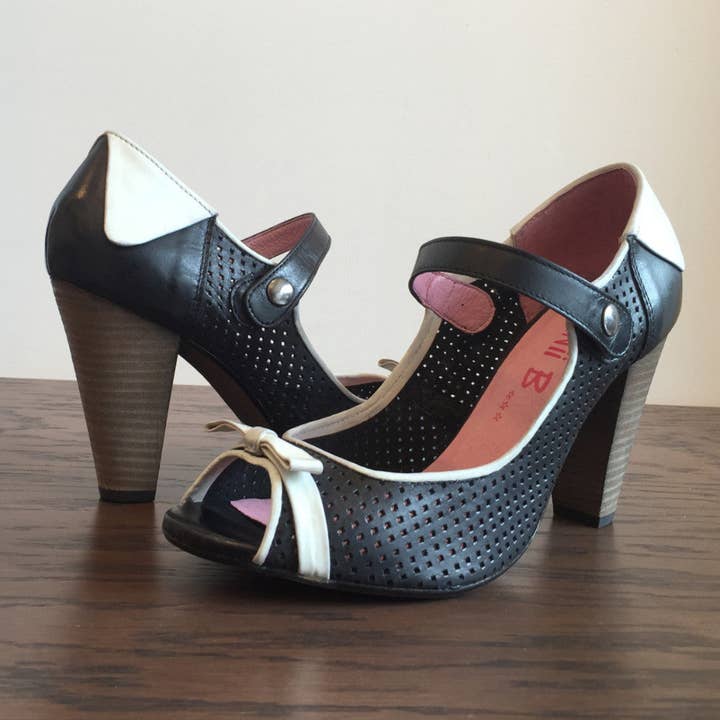 Vous Savez-LAST PAIR 41! for wholesale by Chanii B