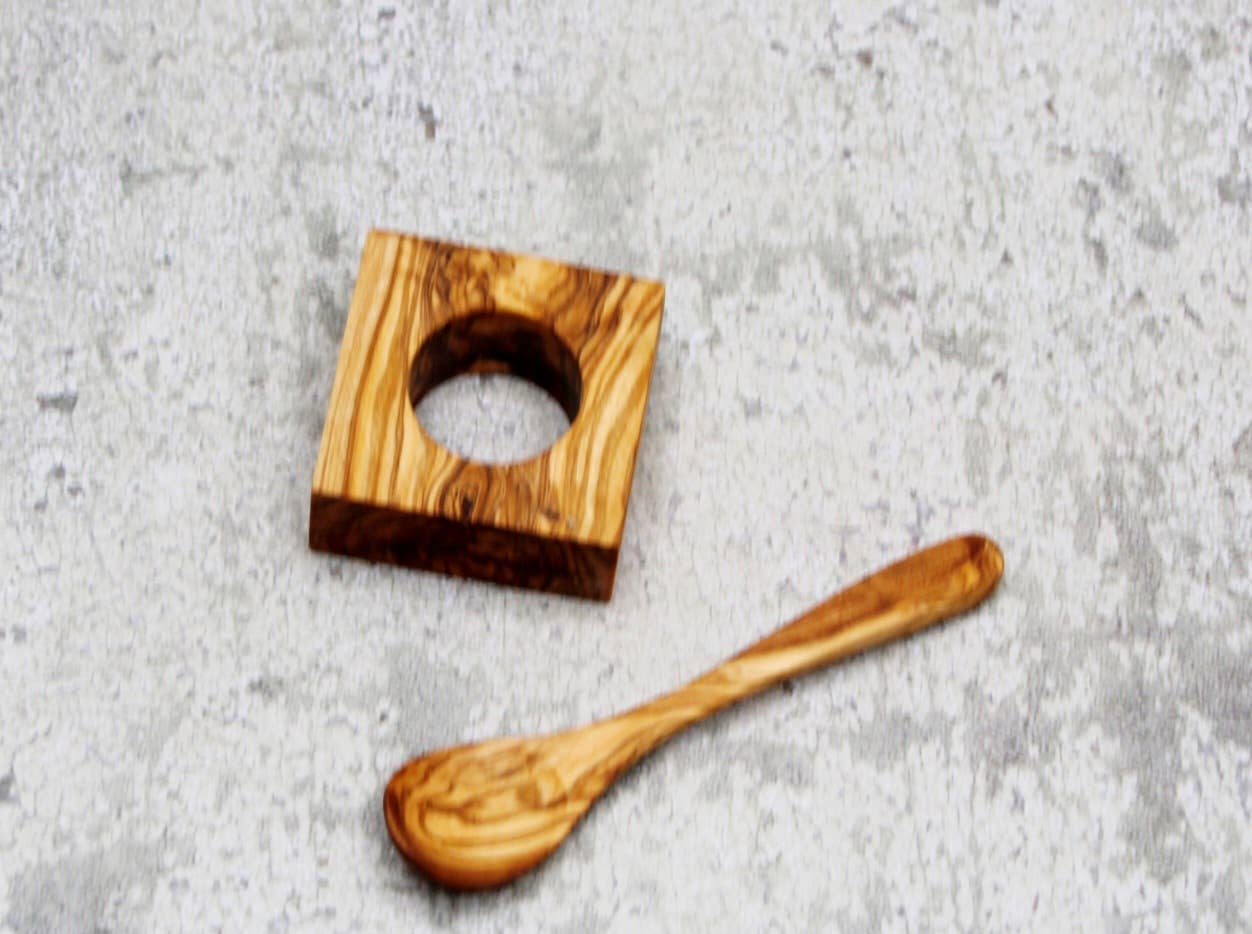 DAGDEG - Vendita all'ingrosso Portauovo - Portauovo con cucchiaio in legno d'olivo1