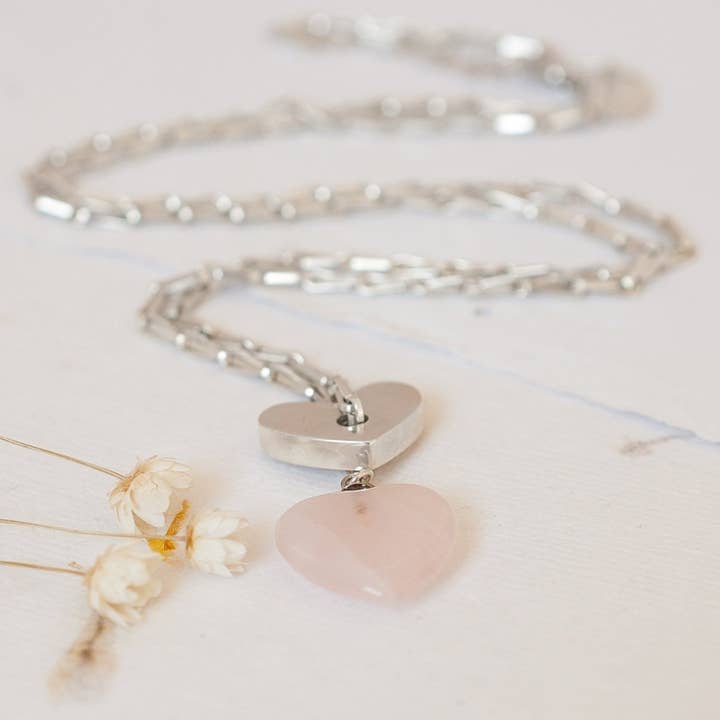 Maalo Jewellery - Vente Colliers à pendentif - Collier en forme de cœur en quartz rose Latido