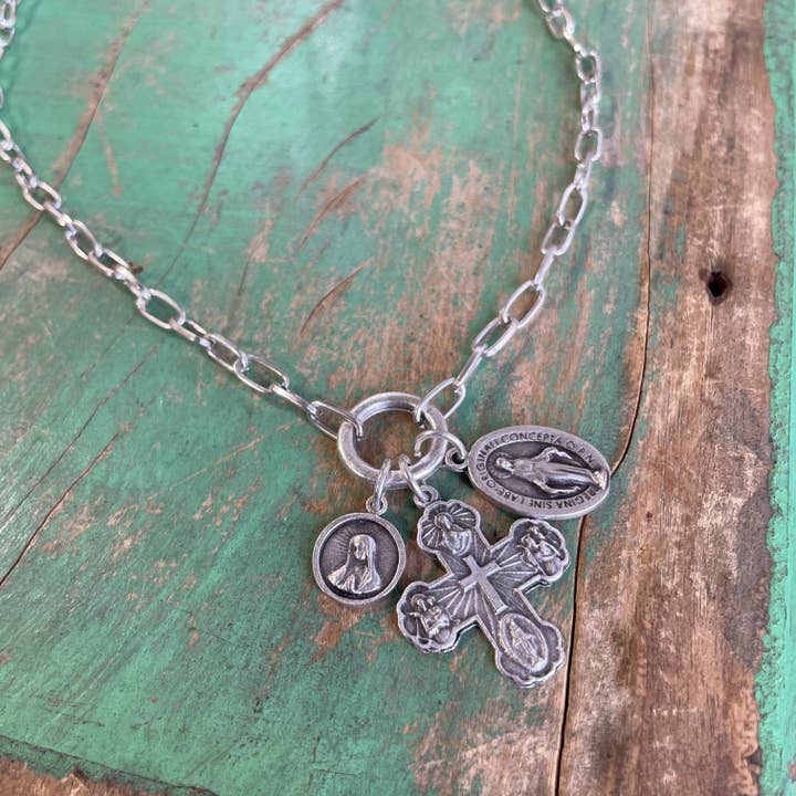 3 religieuze medaille ketting voor wholesale door Love and Honor Jesus LLC