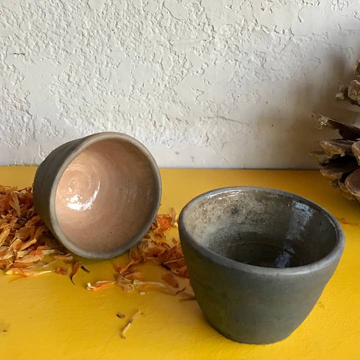 Yalala – Großhandel Kaffeebecher – Ana Beatriz Martinez — Kleine Keramiktasse — Cave Mud Clay3