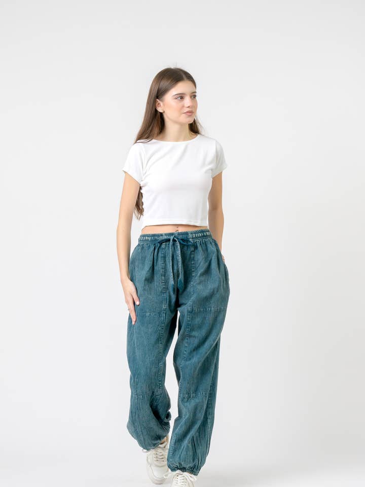Pantalon de yoga Rhea à nouer devant pour la vente par Rhea