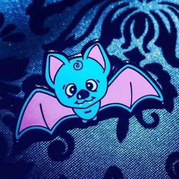 Stecknadel - Babyfledermaus für den Großhandel von D. Kerper Arts