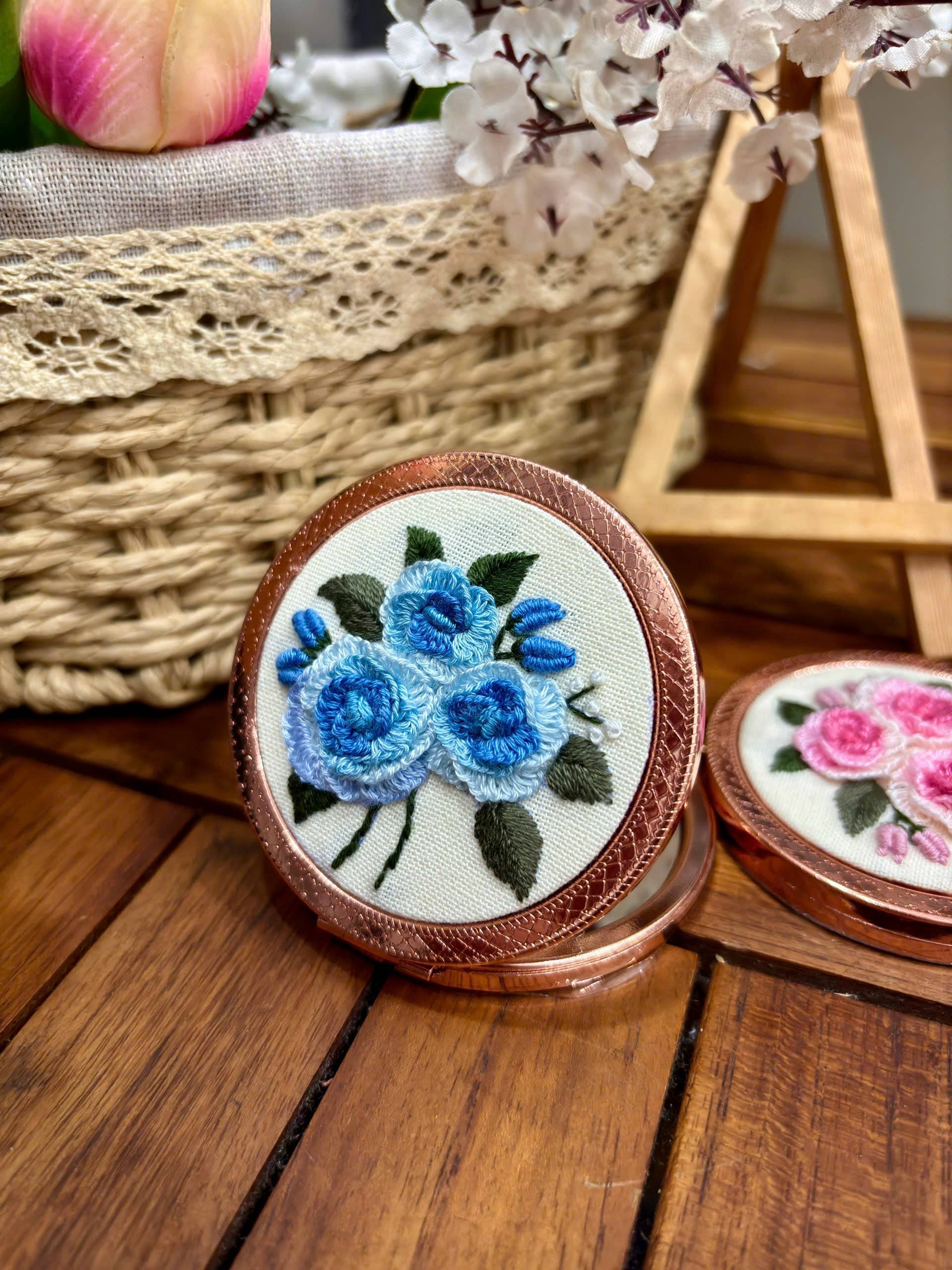 Maple Dream Store – Engroshandel Kompaktspejl – Premium Vintage Blomstret Håndbroderet Lommespejl32