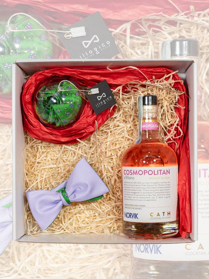 Caja con moño y bolso de pura seda con trago Cosmopolitan para venta al por mayor de Illogico