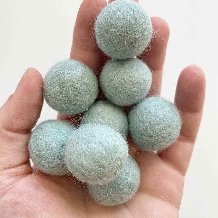 Wool Jamboree - Wholesale Craft Supplies - Baby Blue - 2.5 cm Felt Pom Pom Balls