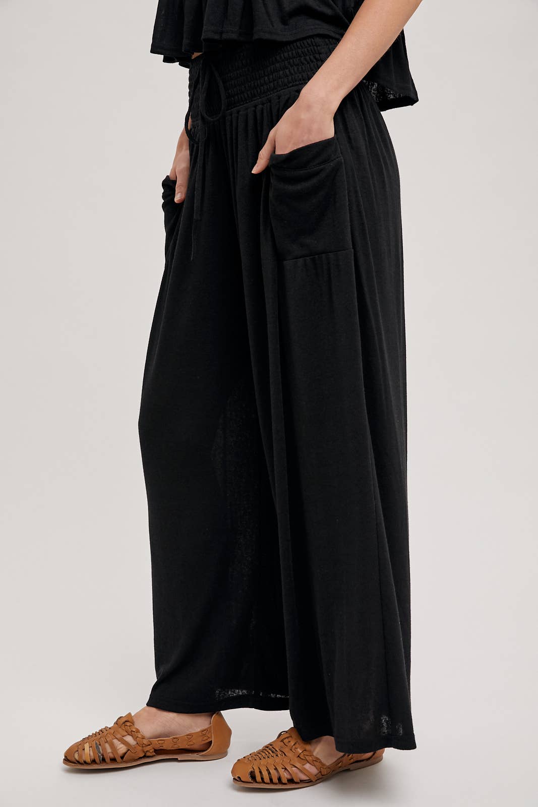 Bluivy – wholesale Set med topp och byxa – Dam – AVSLAPPNAD STICKAD SMOCKAD TOPP OCH BREDA BYXOR SET21