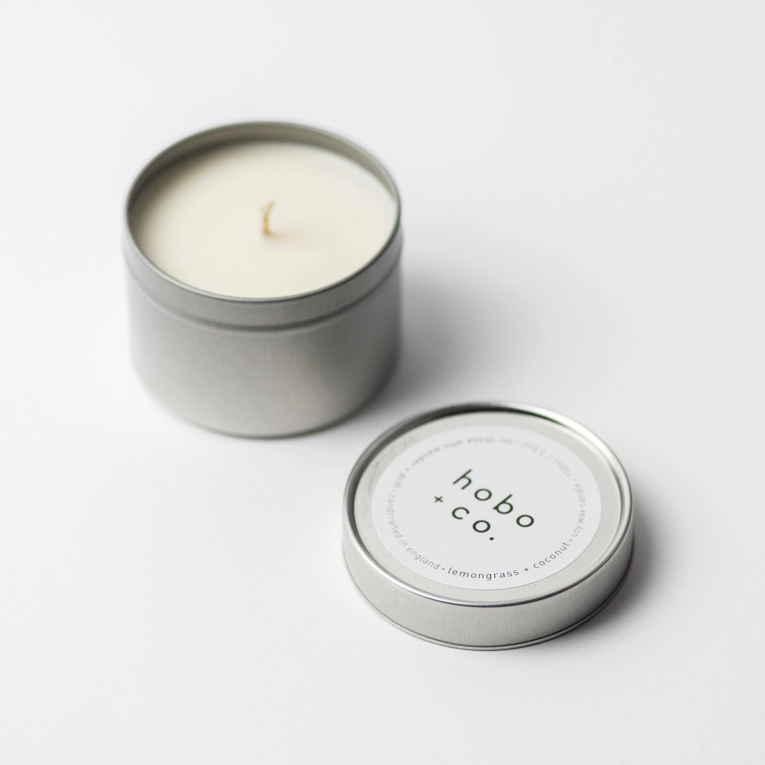 hobo + co. candles - Vendita all'ingrosso Candele da viaggio - Candela da viaggio in latta alla soia con citronella e cocco1
