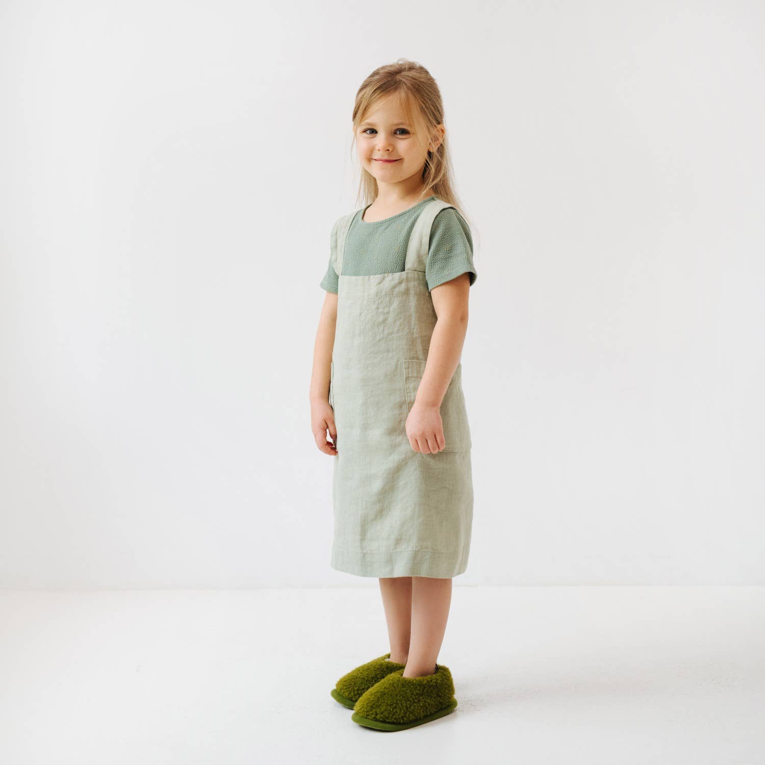 Linen Tales (We cover U.S. import duties) - Wholesale Apron - Kids - Kids Linen Pinafore Apron in Various Colors10