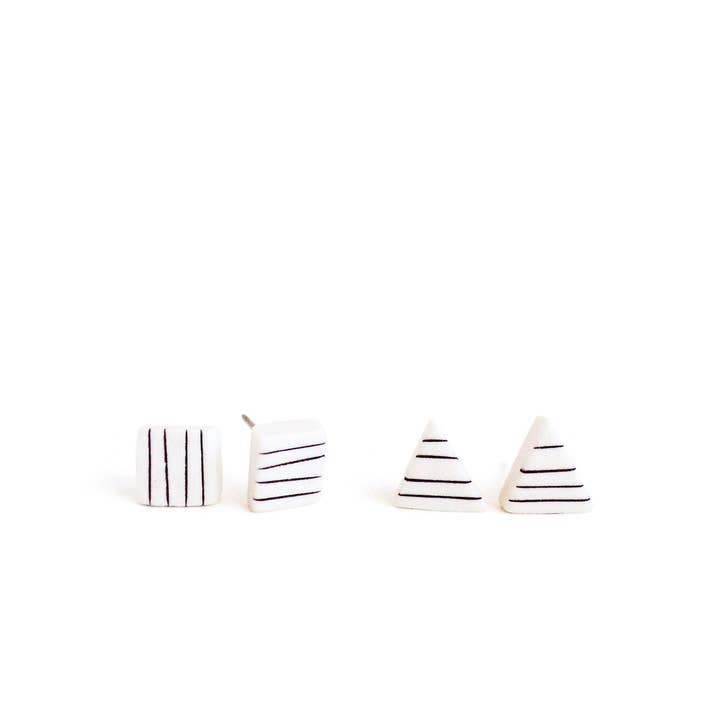 Jenna Vanden Brink Ceramics - Wholesale Knopjes/oorstekers - Vierkante studs met krijtstreep2