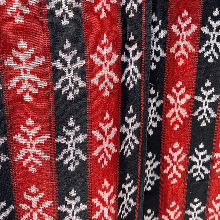 Office Objets - Wholesale Coverlet - Ikat, traditional Indonesian fabric from the island of Savu (Timor) red and black 2m25x7548