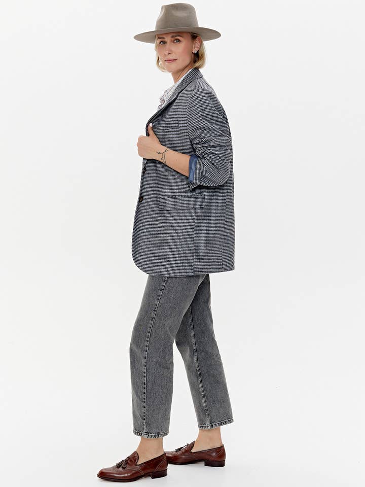 CAPSULE by Agnė Gilytė - Wholesale Jeans - Women's - Jeans 'LA PARISIENNE' | flattering slim fit gray12