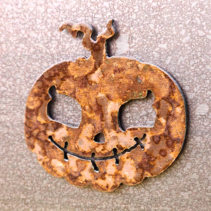 Jack O'Lantern Kühlschrankmagnet aus Metall, rustikales Geschenk für Kürbisliebhaber für den Großhandel von Rustic Metalz