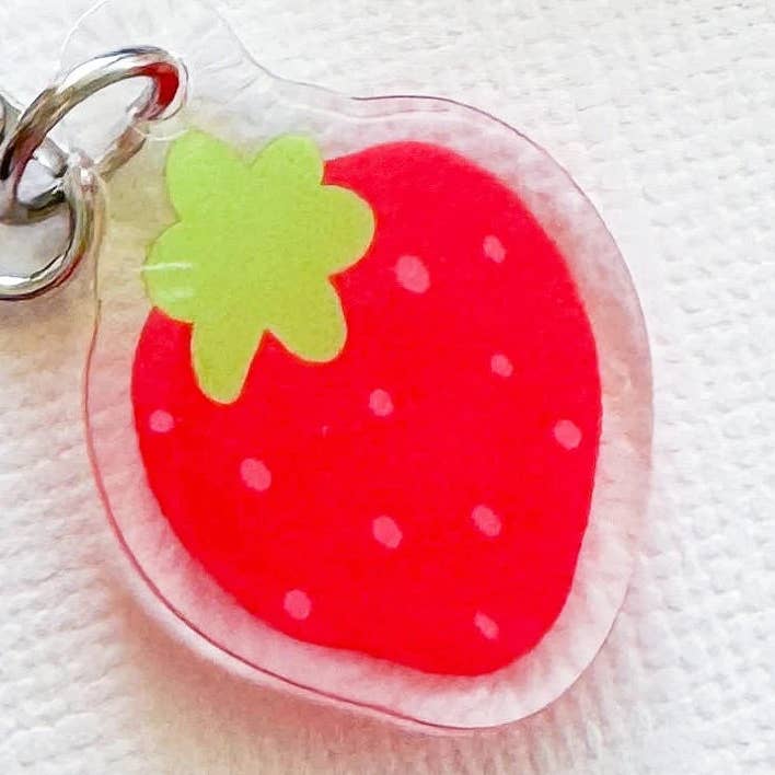 Porte-clés à breloque de téléphone en acrylique à la fraise pour la vente par PekoPuff