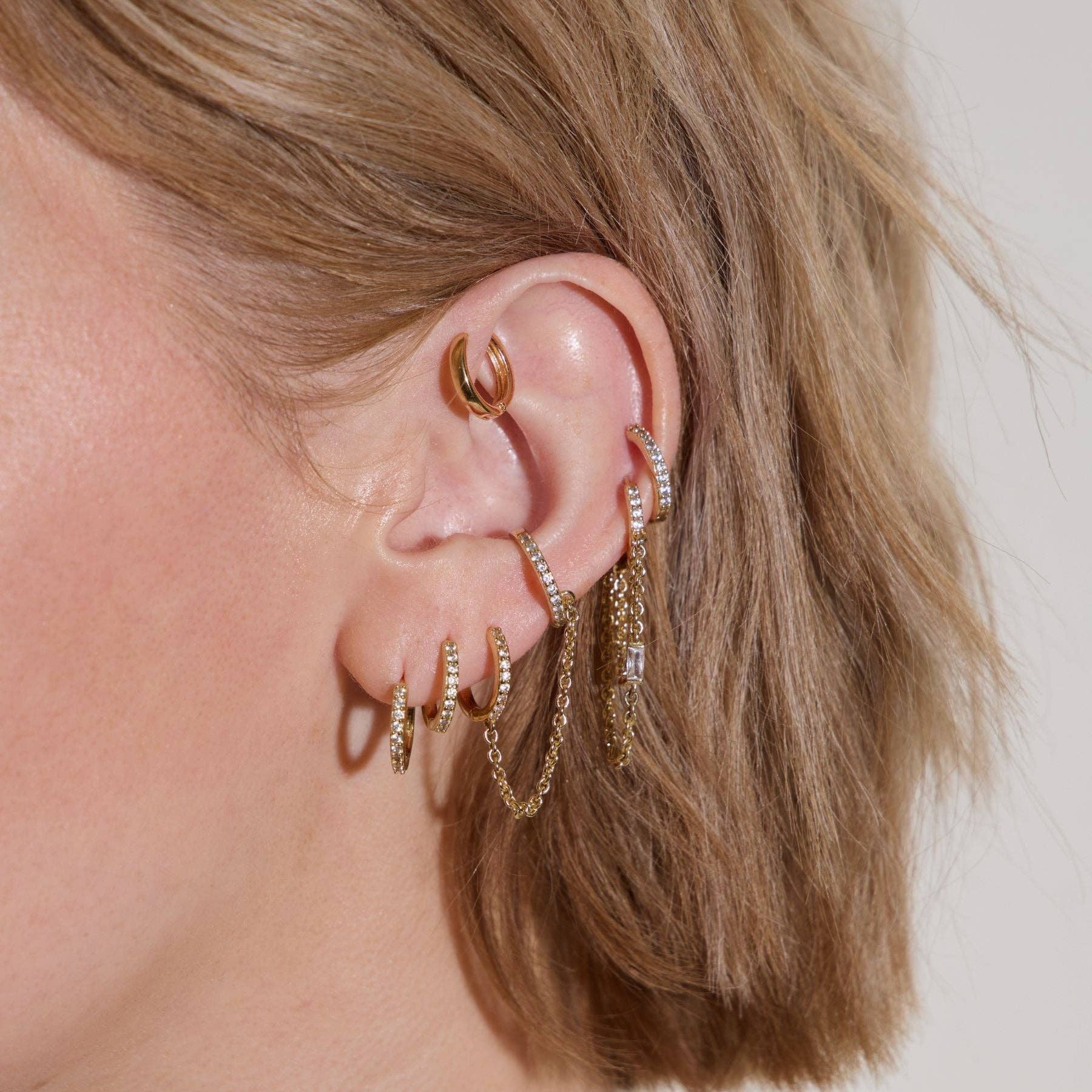 Nickel and Suede - Vendita all'ingrosso Orecchini a cerchietto - Orecchini a cerchio con catena Thea in oro3