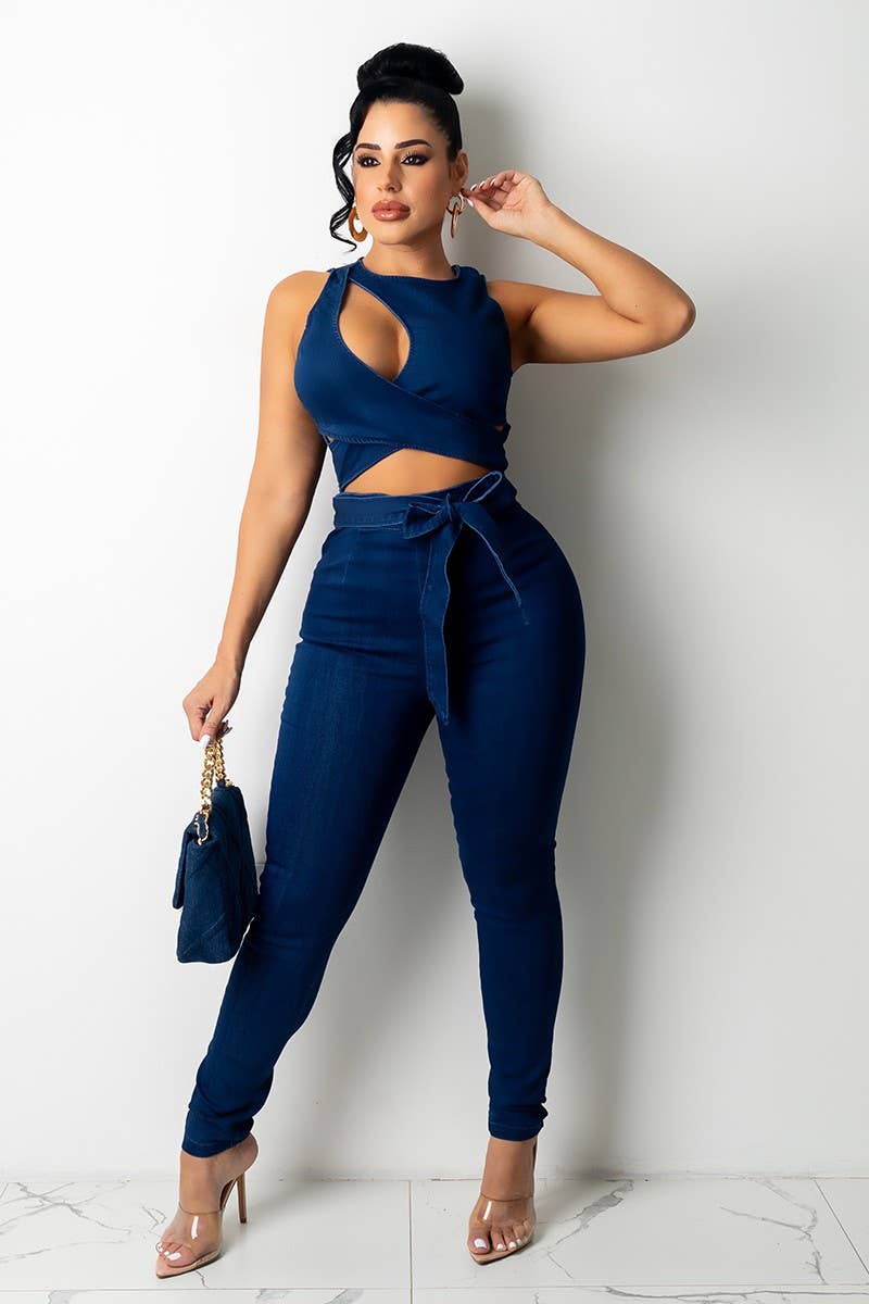 5besties inc – wholesale Jumpsuit - Dam – Jeansoverall med utskuret mönster och knytning5