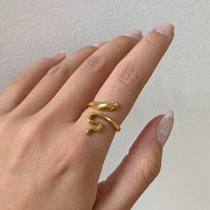 MAI DESIREE – wholesale Band/stacked ring – SOLANGE GOLD SNAKE RING1