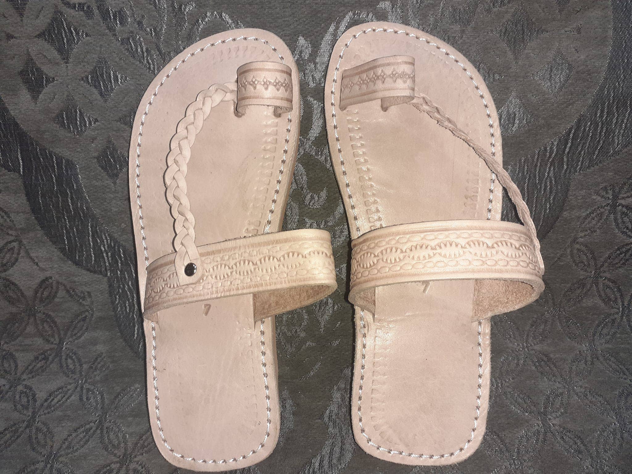 Hecho a mano - Wholesale Sandals - Women's - Beige sandals5