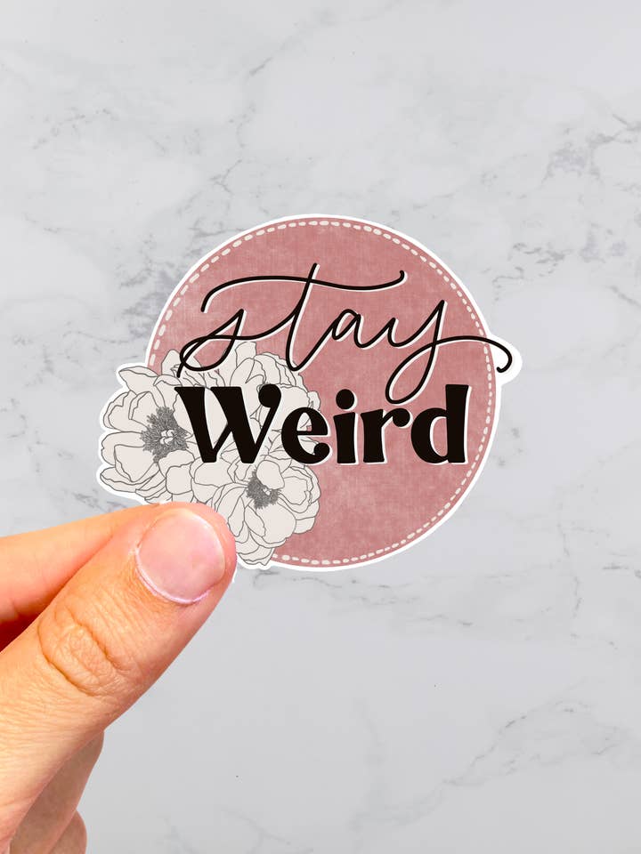 Autocollant Stay Weird, vinyle imperméable pour la vente par Karen B Creations