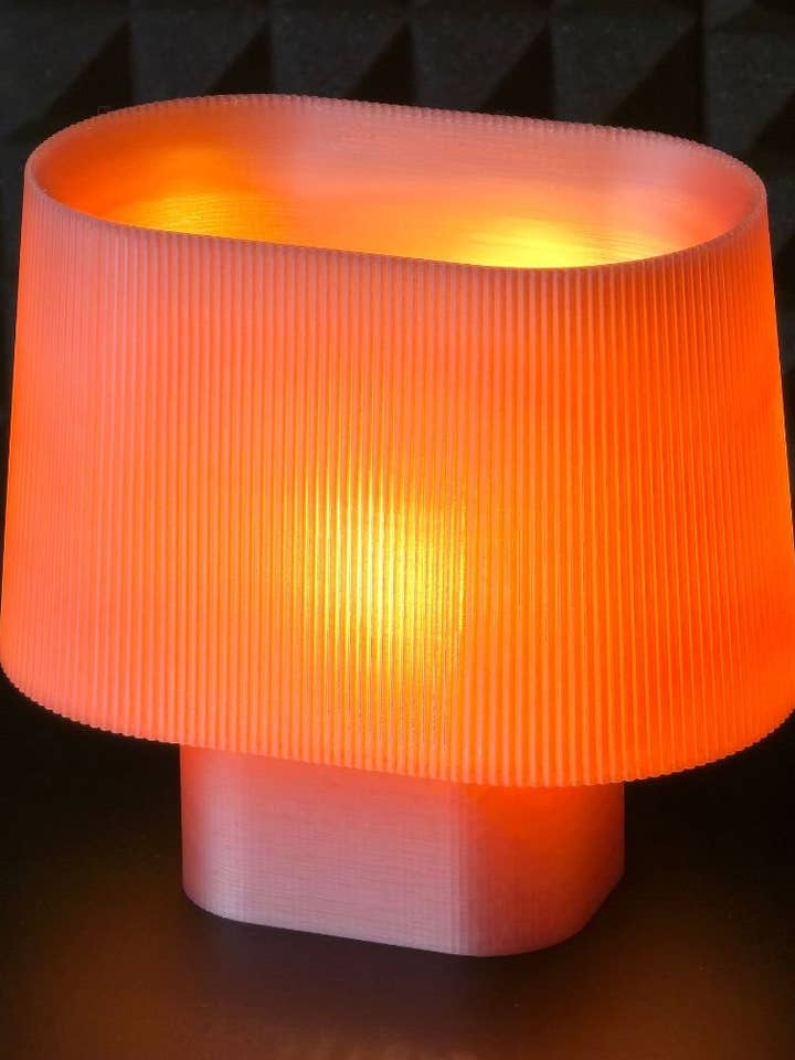 Lampada da tavolo Loomus – Luce accogliente & design moderno per la vendita all'ingrosso da parte di Roomberry