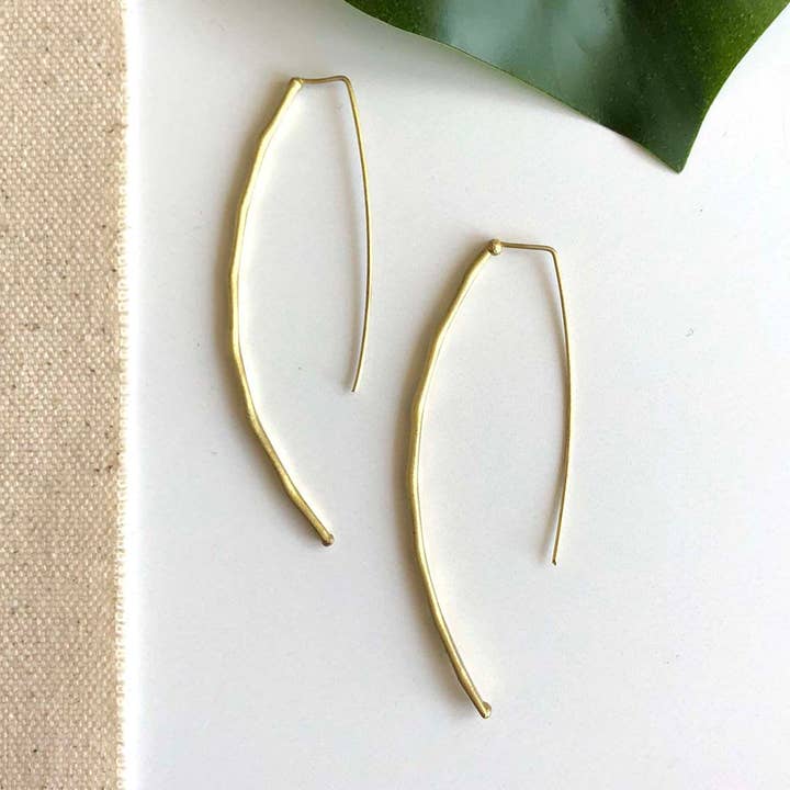 Orecchini Leila Linear per la vendita all'ingrosso da parte di WorldFinds