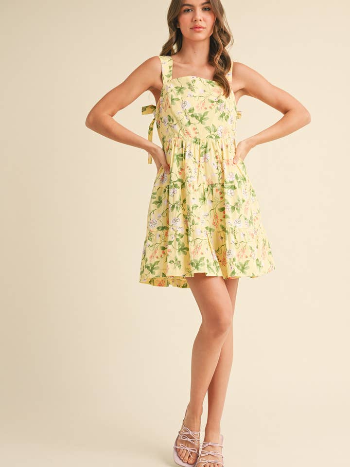 &MERCI - Vente Robe – femme - ROBE COURTE À VOLANTS FLORAUX AVEC BRETELLES À NOUER MDR380817