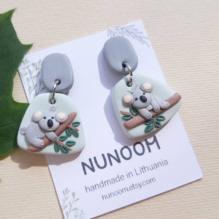Koala Oorbellen | Schattige Bosdieren Sieraden | Handgemaakte Cadeaus Voor Haar voor wholesale door NoomCottageClay