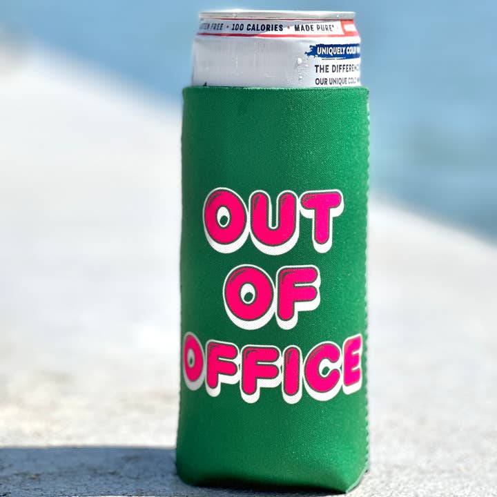 Full Send Studio – Großhandel Getränkemanschetten & -Koozies – Out of Office — schlanker Dosenkühler für 12 Unzen Hard Seltzer Cozie