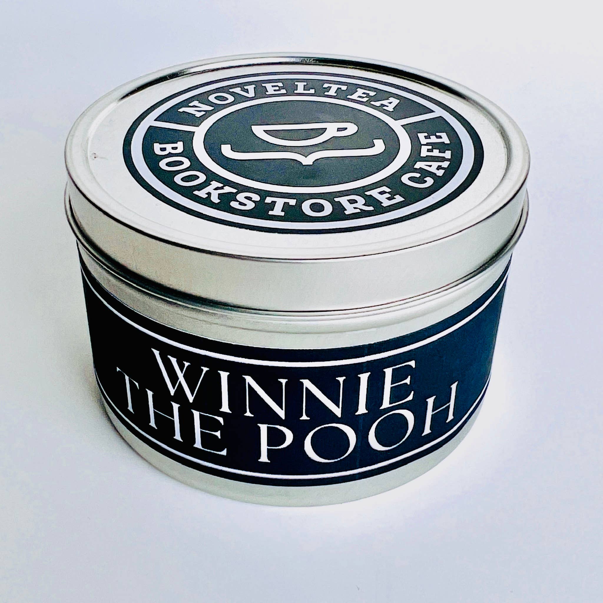 NovelTea Bookstore & Gifts - Venta al por mayor Vela aromática de viaje - Vela Black Label con aroma a miel Winnie the Pooh11