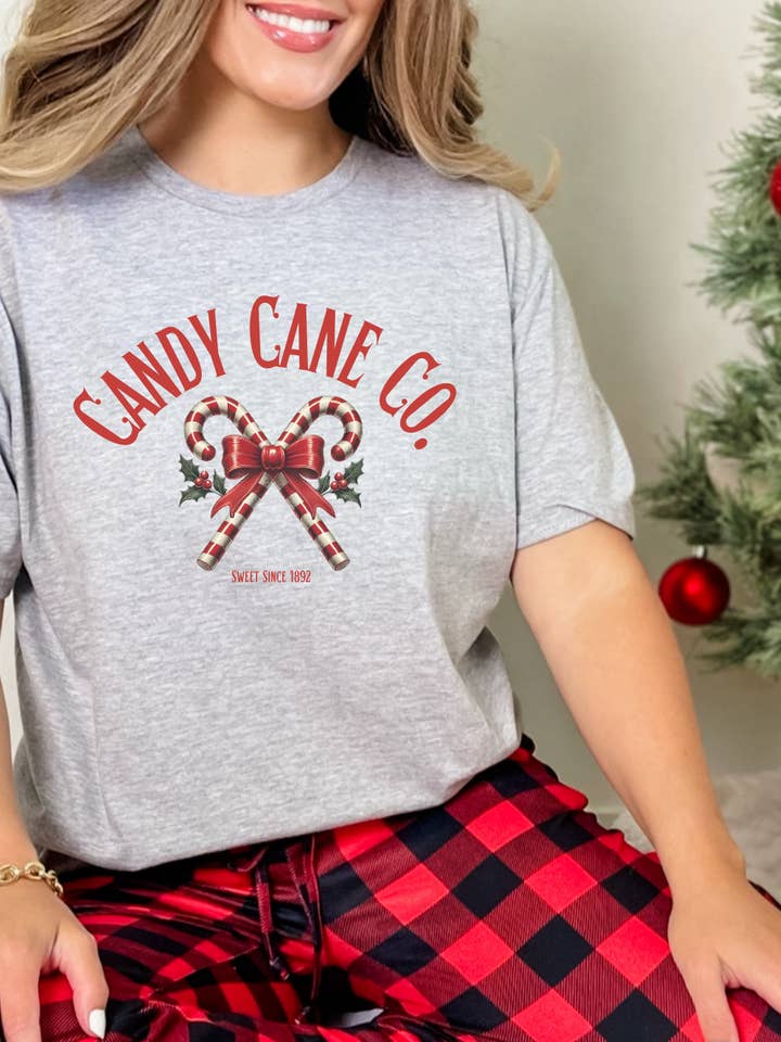 T-shirt Retro de Natal Candy Cane Co. – Favorita da Boutique por atacado de Inked Threads