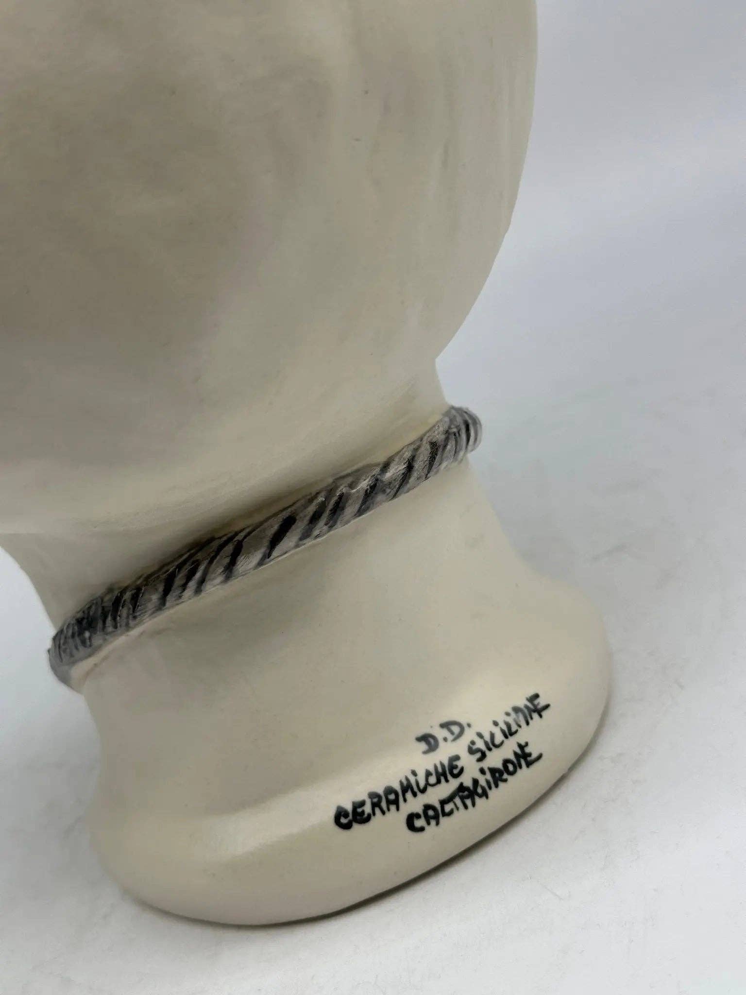 DD Ceramiche Siciliane - Vendita all'ingrosso Statuette decorative - Teste di Moro Mediterraneo Ceramica Caltagirone cm H.29 L.22 Artigianale Bianco Opaco7