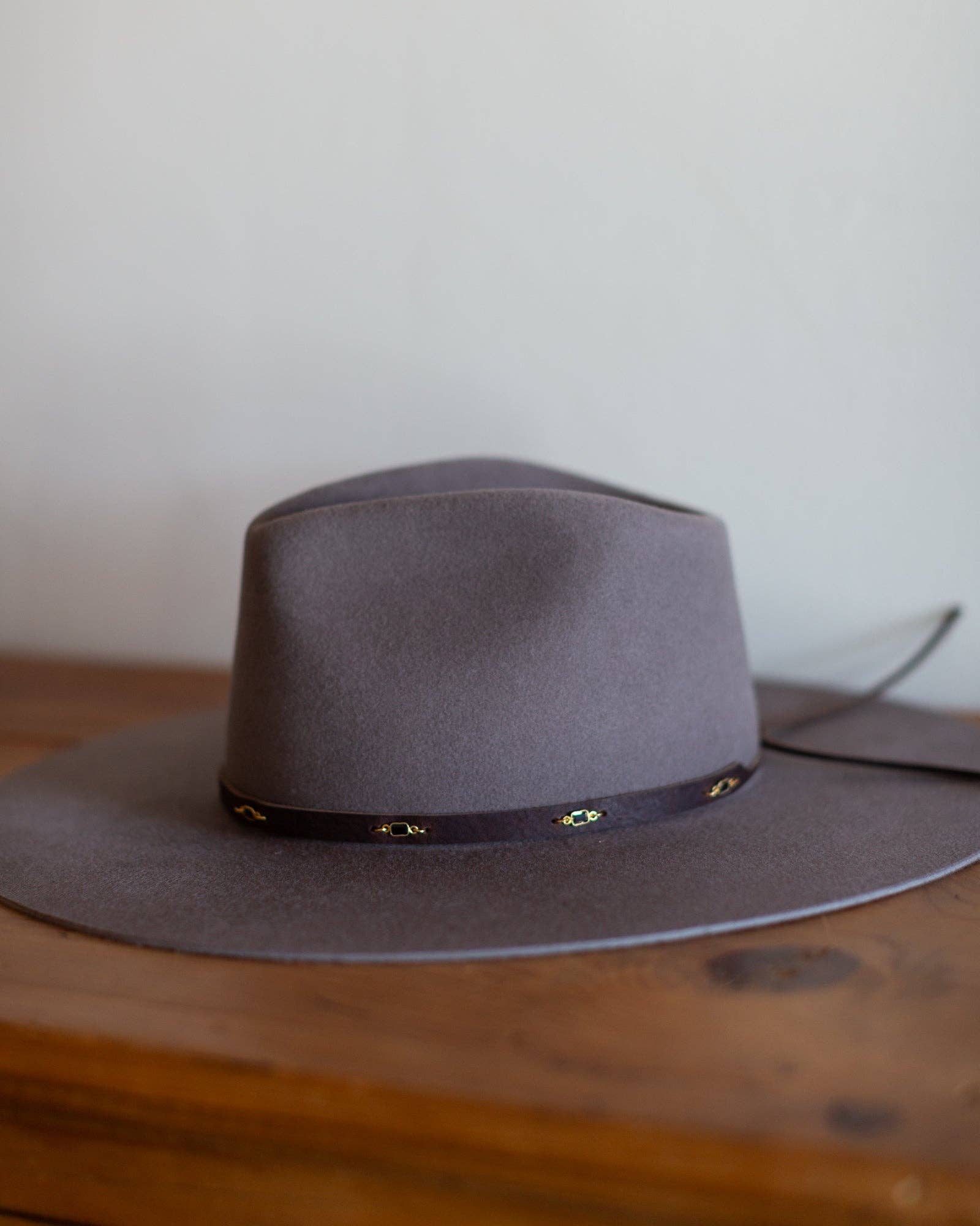 Crossbow Leather - Wholesale Hat Accessory - Women's - SMALL GEMSTONE ON LEATHER HAT BAND2