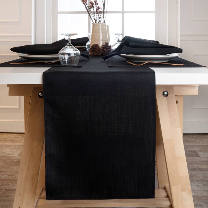 Chemin de table en faux lin noir - uni pour la vente par D'Moksha