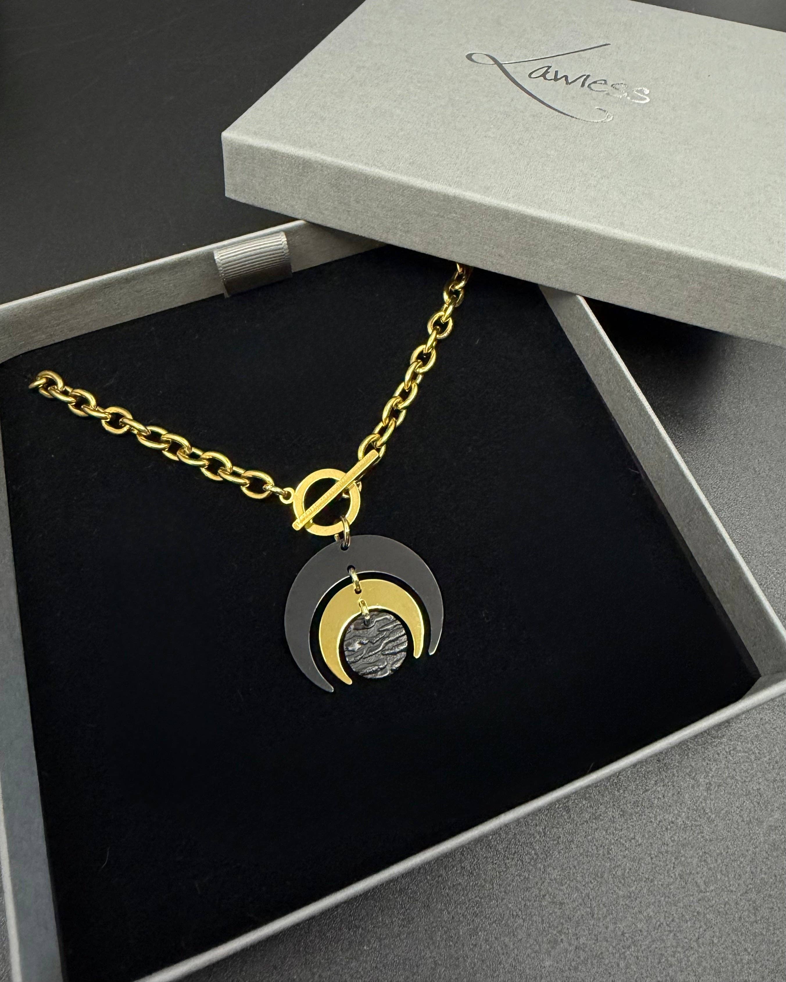 Lawless - Wholesale Pendant/Charm Necklace - Luna Phase Toggle Necklace - 30mm Black / Gold3