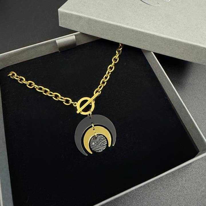 Lawless - Wholesale Pendant/Charm Necklace - Luna Phase Toggle Necklace - 30mm Black / Gold3