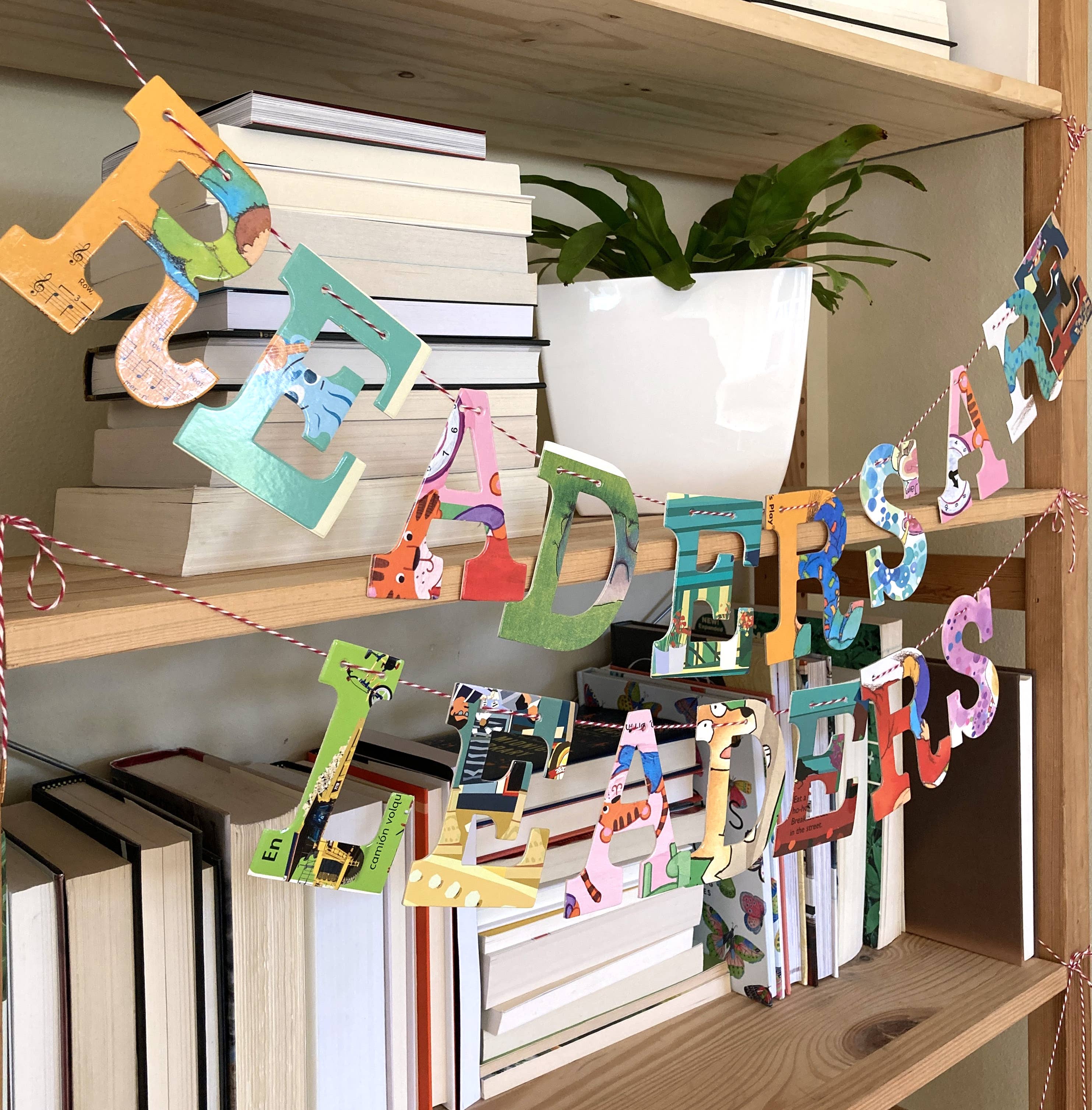 Attic Journals - Wholesale Bunting/Garland - Phrase Garlands - READERS ARE LEADERS7