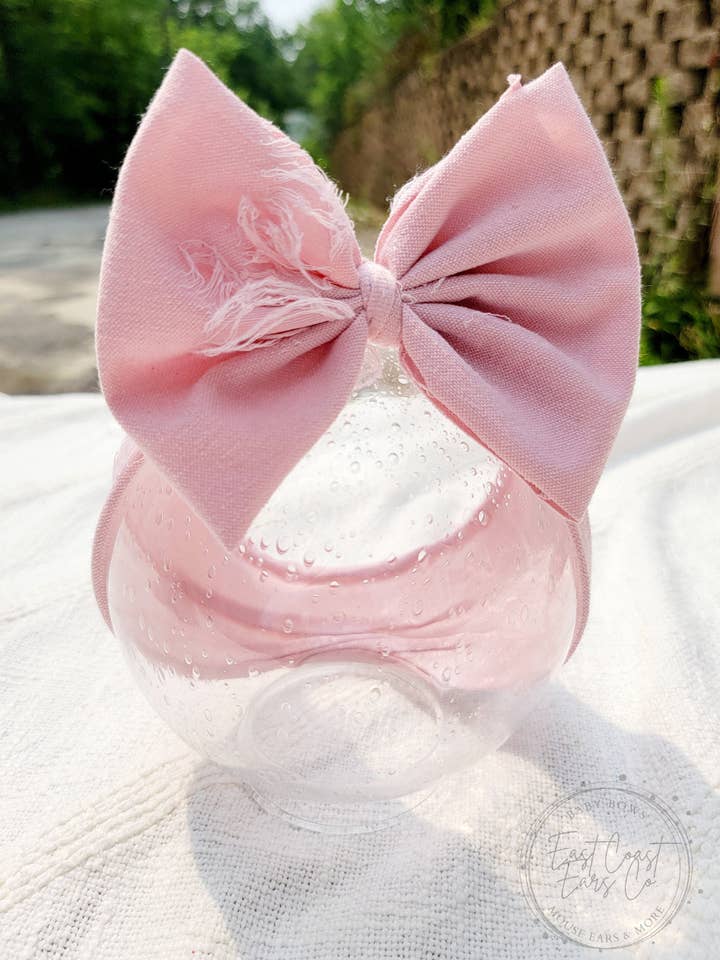 Nœud en jean vieilli rose pour bébé pour la vente par East Coast Kids