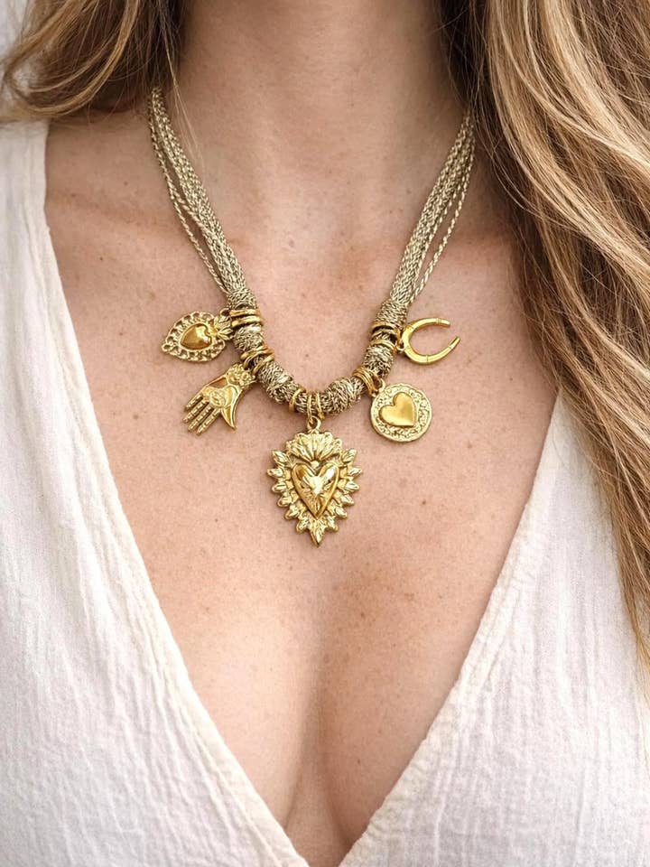 Collar con Encanto de Tela de Acero y Oro for wholesale by Wild & Free