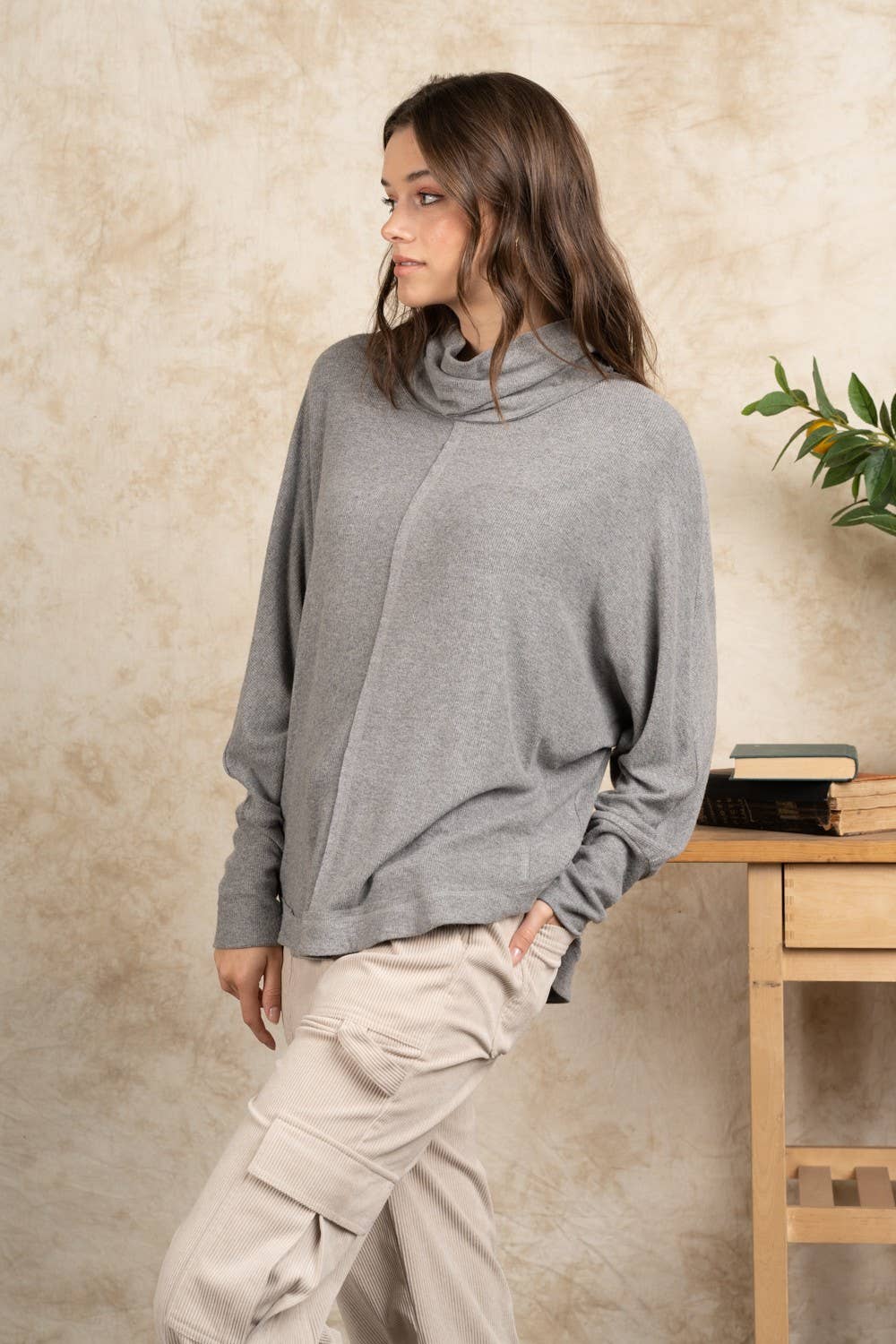 VERY J – Großhandel Tunika – Damen – NT11246-Übergroßes Tunika-Strickoberteil mit Stehkragen und Dolmenärmeln12