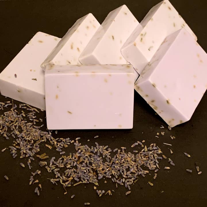 Savon hydratant au karité lavande pour la vente par Dyosa’s Reign