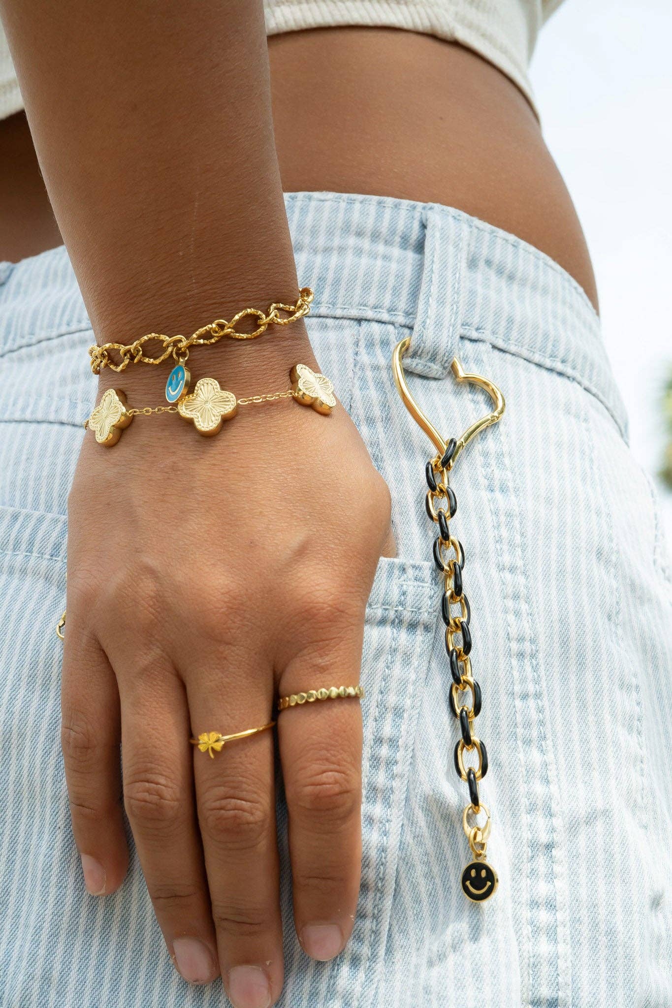 WJW - Vente Breloques/médailles personnalisées - Breloque visage souriant en acier inoxydable PVD or 18K avec époxy1