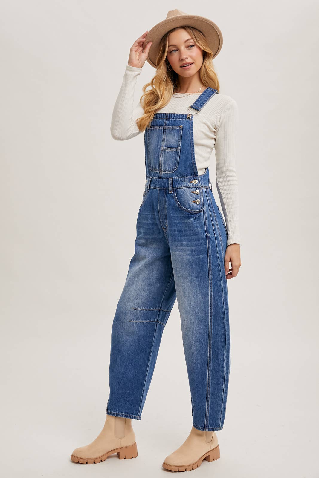 Bluivy – Engroshandel Overalls - Dame – Denim bukselårsoverall med moderne, vidde pasform11
