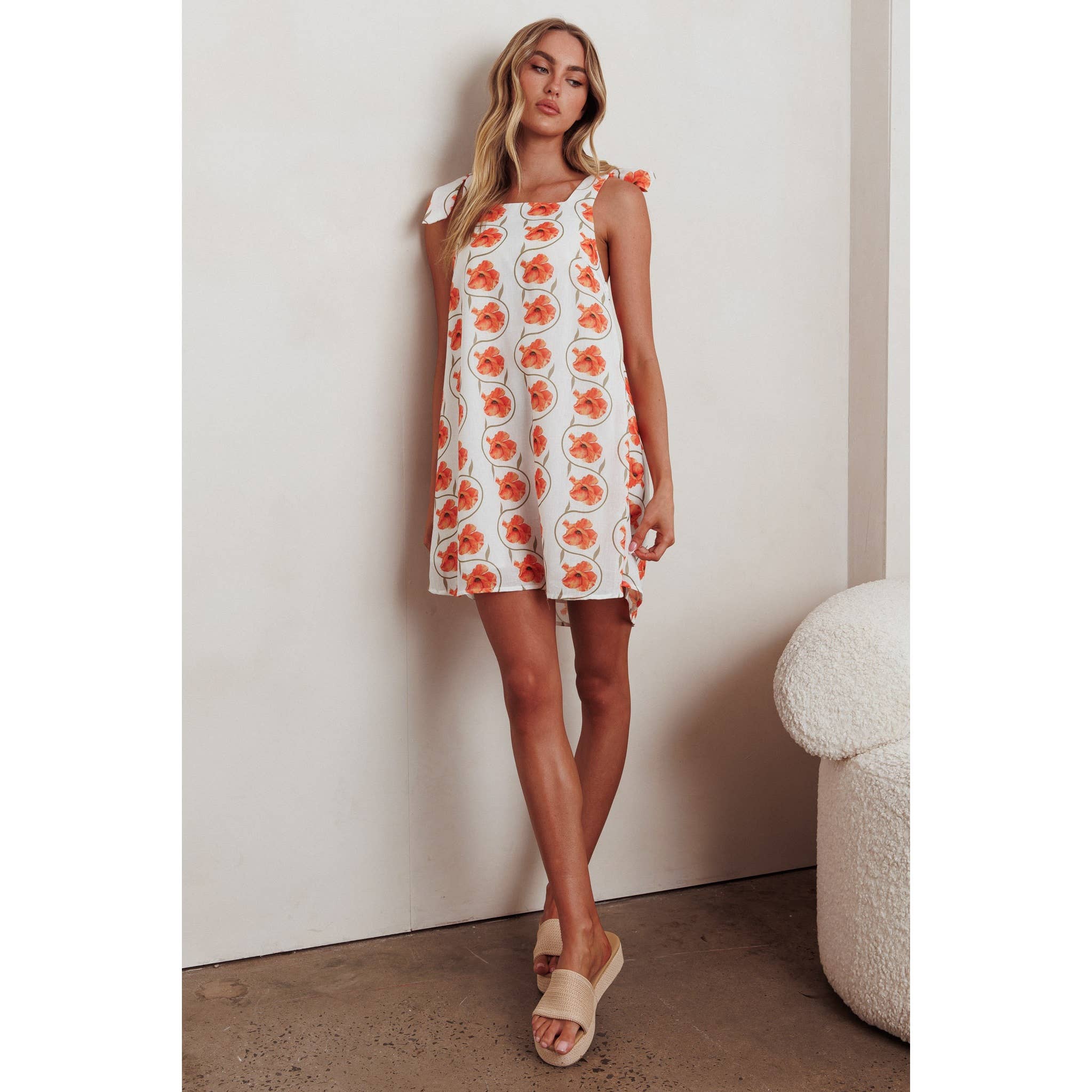 One and Only Collective - Wholesale Jurk - Dames - MINI-JURK MET GEKNOOPTE SCHOUDERRIEM EN BLOEMENPRINT5