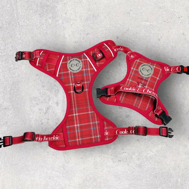 Harnais TUFF ajustable - « Clueless Crimson » pour la vente par Cookie and Chewkie