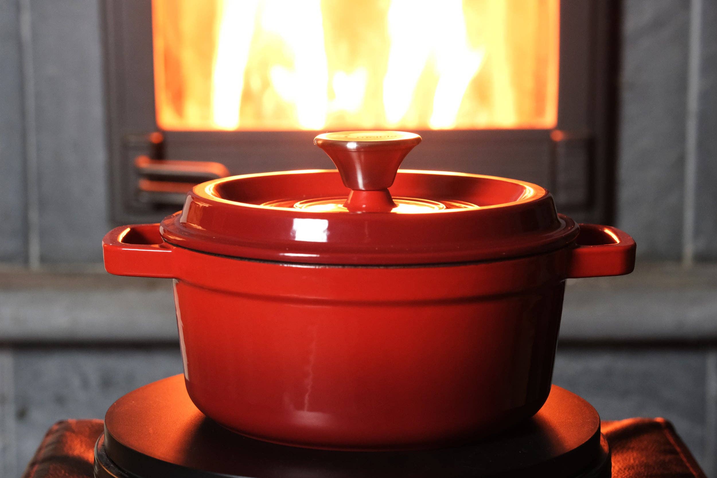 Crucible Cookware - Wholesale Cooking Pot - Enameled Cast Iron Dutch Oven Pot (7.87" / 20 cm diameter)3