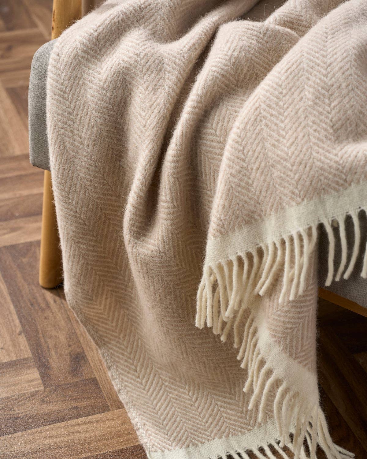 The British Blanket Company – wholesale Throw blanket – Clifton Herringbone Blanket: Bath Stone3