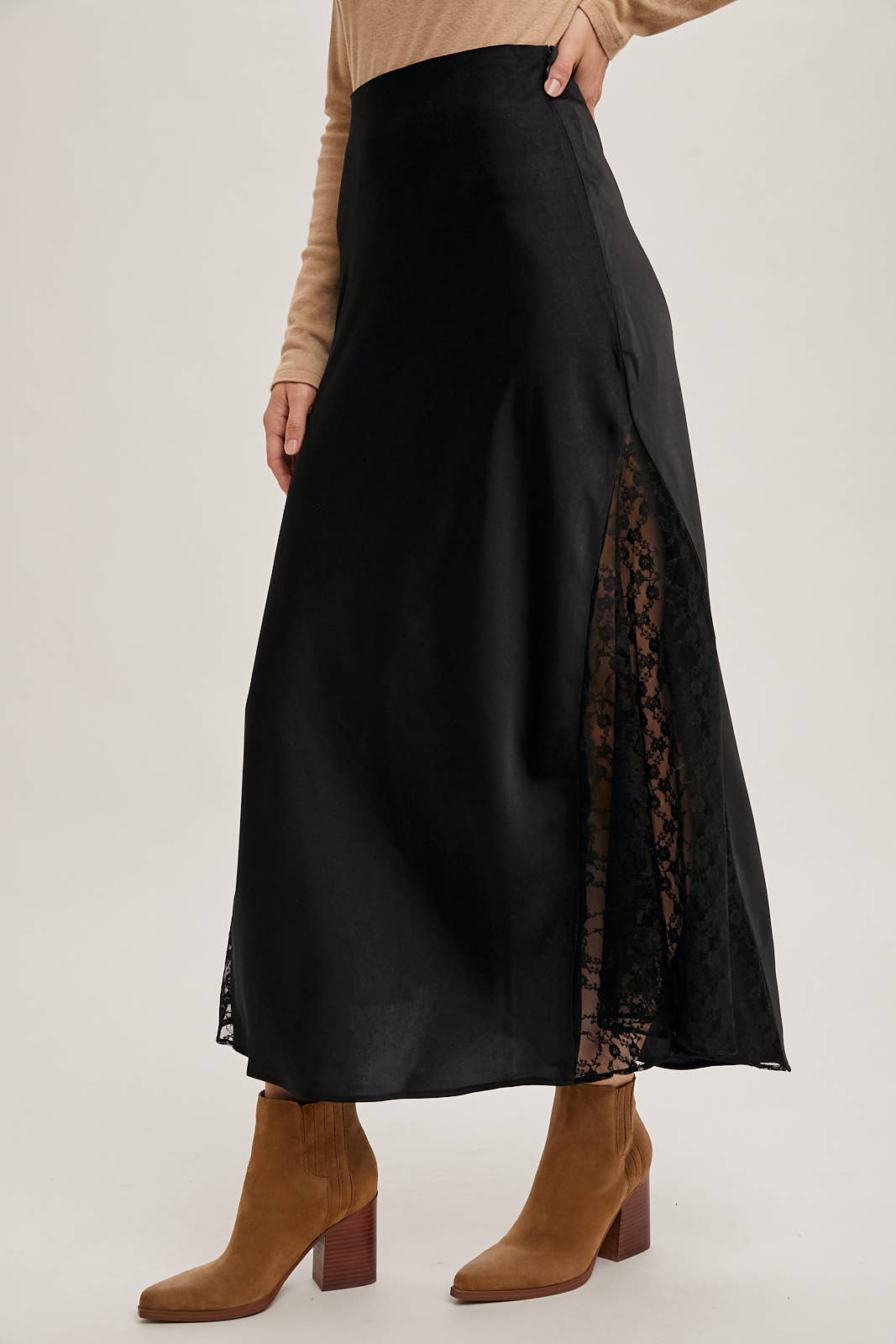 Bluivy – wholesale Kjol - Dam – Midikjol i satin med spetskant och midjeficka29